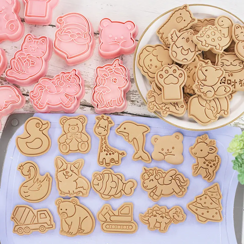 Emporte-pièces à Biscuits - Set de 8 Découpeurs en Plastique 3D