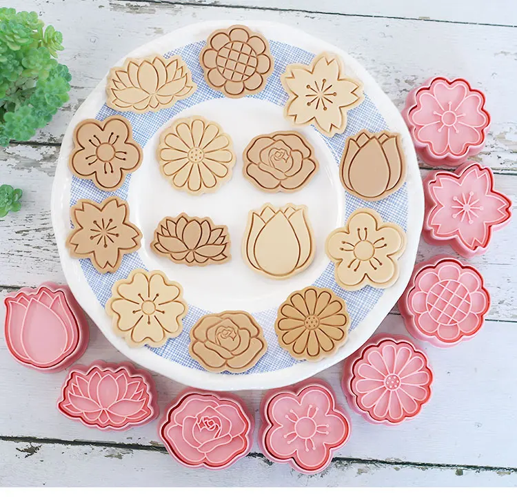 Emporte-pièces à Biscuits - Set de 8 Découpeurs en Plastique 3D