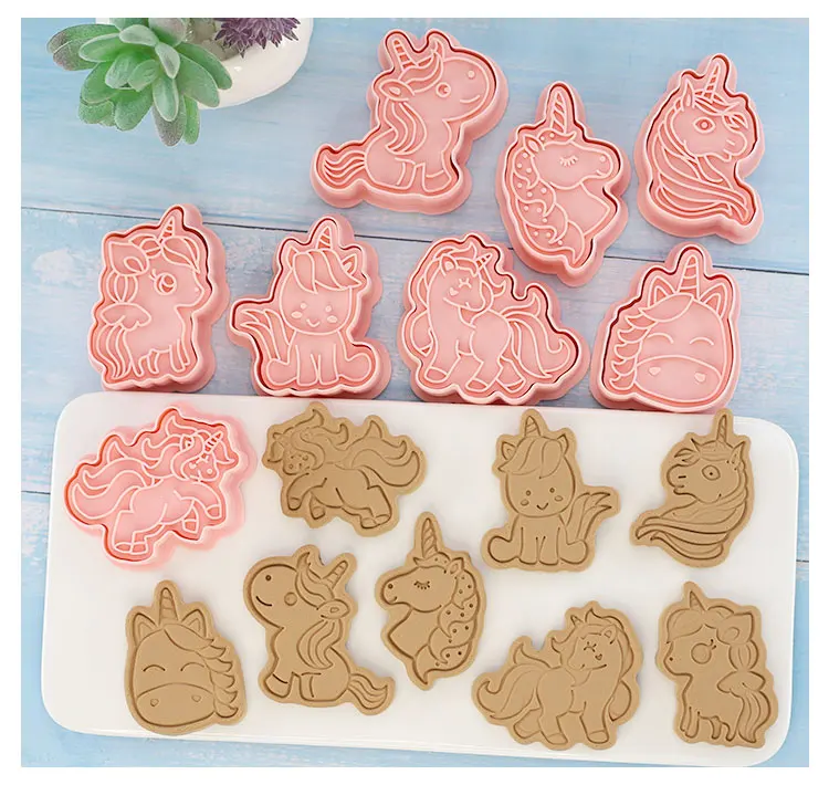 Emporte-pièces à Biscuits - Set de 8 Découpeurs en Plastique 3D