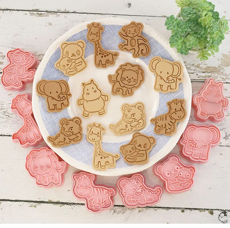 Emporte-pièces à Biscuits - Set de 8 Découpeurs en Plastique 3D