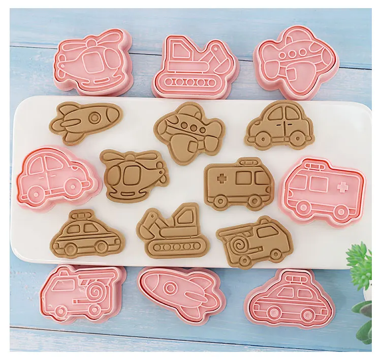 Emporte-pièces à Biscuits - Set de 8 Découpeurs en Plastique 3D