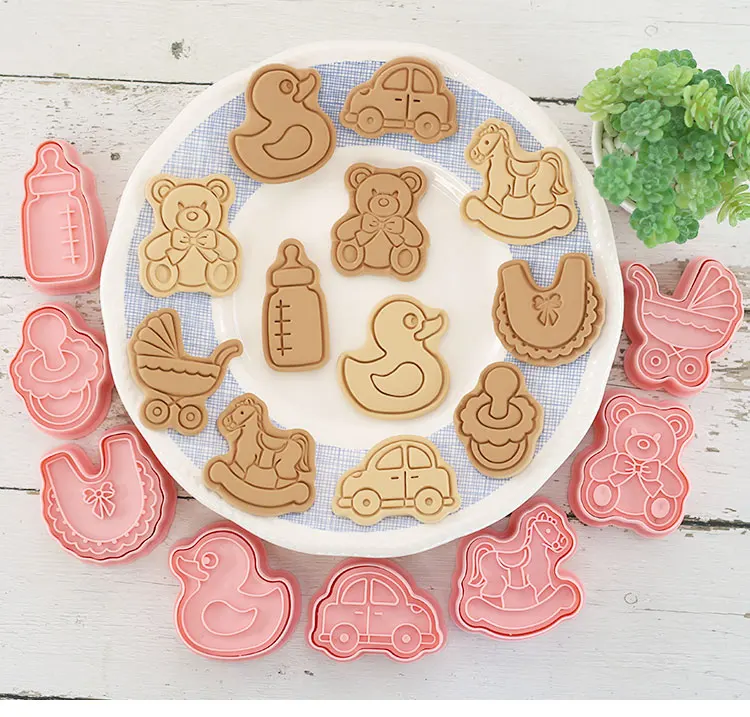 Emporte-pièces à Biscuits - Set de 8 Découpeurs en Plastique 3D