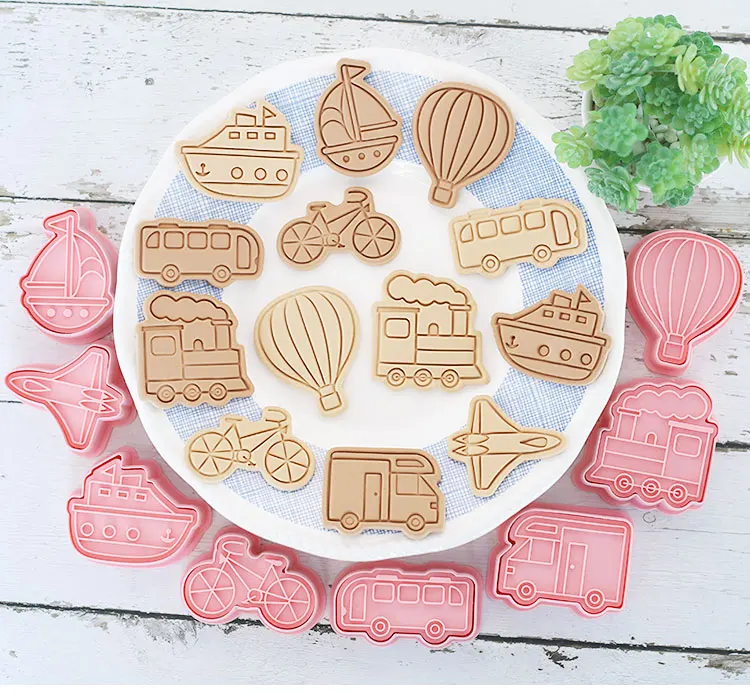 Emporte-pièces à Biscuits - Set de 8 Découpeurs en Plastique 3D