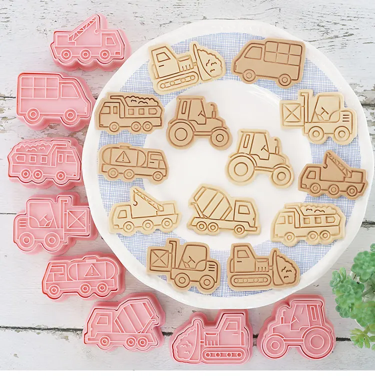 Emporte-pièces à Biscuits - Set de 8 Découpeurs en Plastique 3D