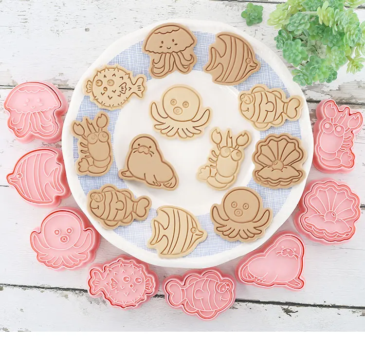 Emporte-pièces à Biscuits - Set de 8 Découpeurs en Plastique 3D