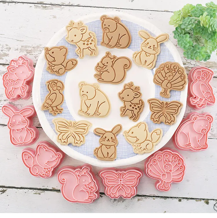 Emporte-pièces à Biscuits - Set de 8 Découpeurs en Plastique 3D