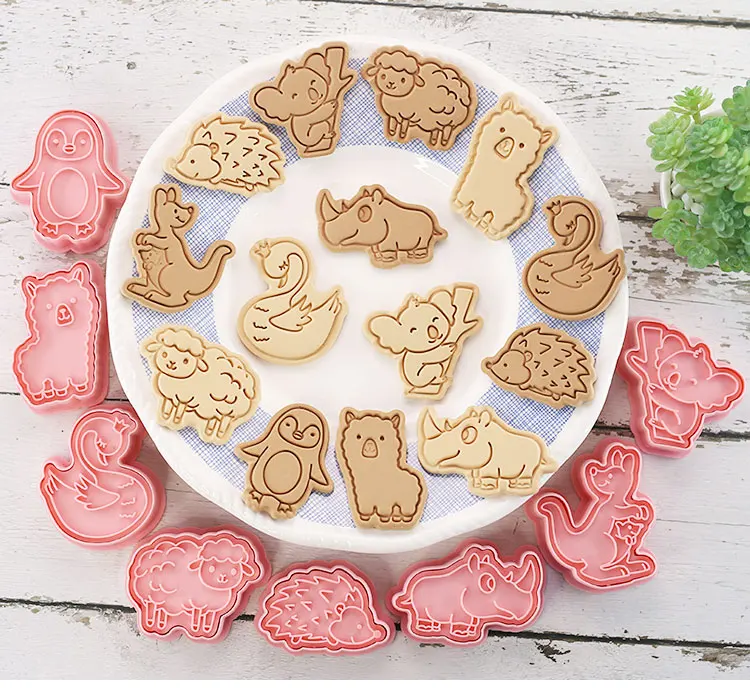 Emporte-pièces à Biscuits - Set de 8 Découpeurs en Plastique 3D
