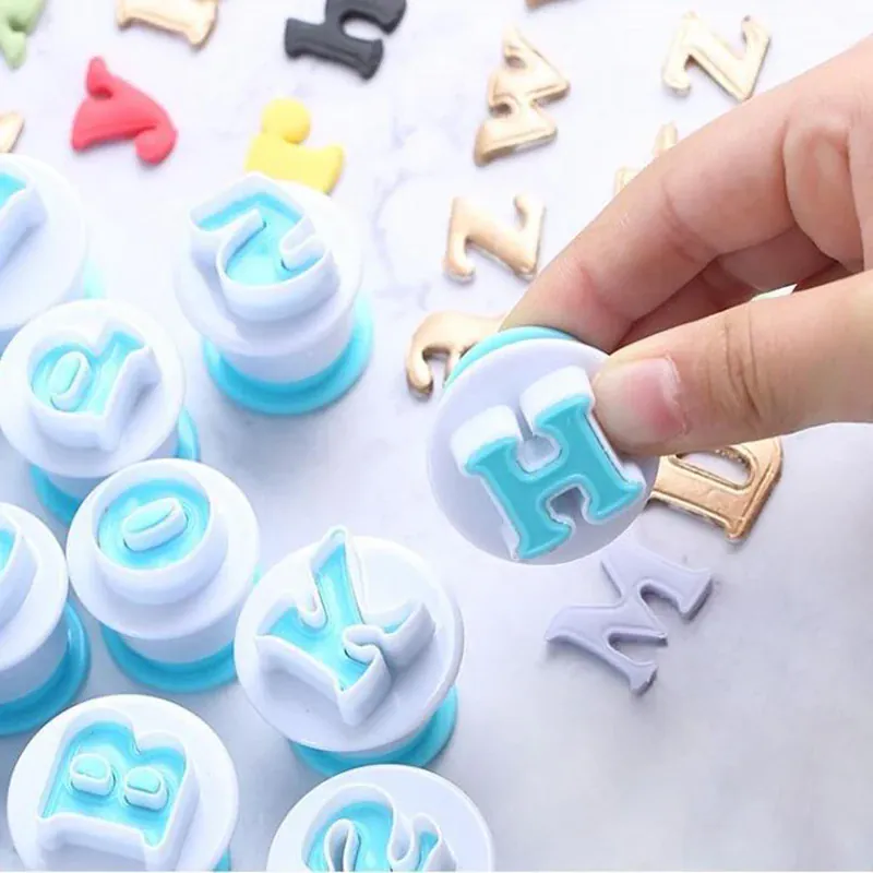 Emporte-pièces à pâtisserie alphabet et chiffres - 36 pièces en plastique