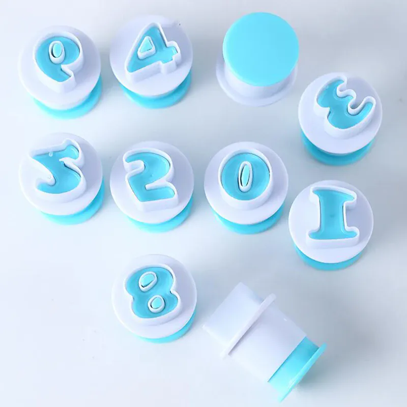 Emporte-pièces à pâtisserie alphabet et chiffres - 36 pièces en plastique