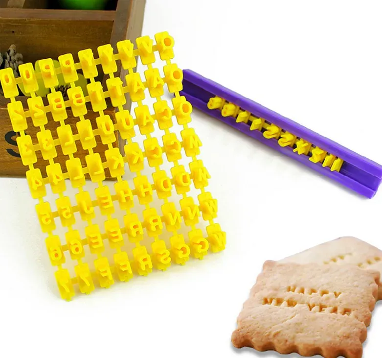 Emporte-pièces à pâtisserie alphabet et chiffres - 36 pièces en plastique