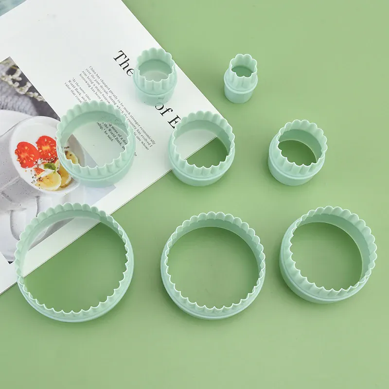 Emporte-pièces en Plastique - Set de 8 pour Cookies et Gâteaux