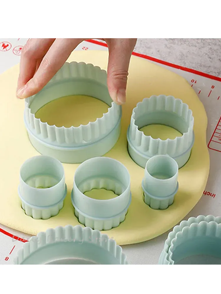 Emporte-pièces à biscuit en plastique - Set de 8 moules réutilisables