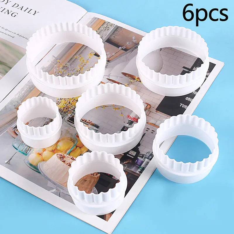 Emporte-pièces à biscuits ronds ondulés - Set de 6 en plastique blanc