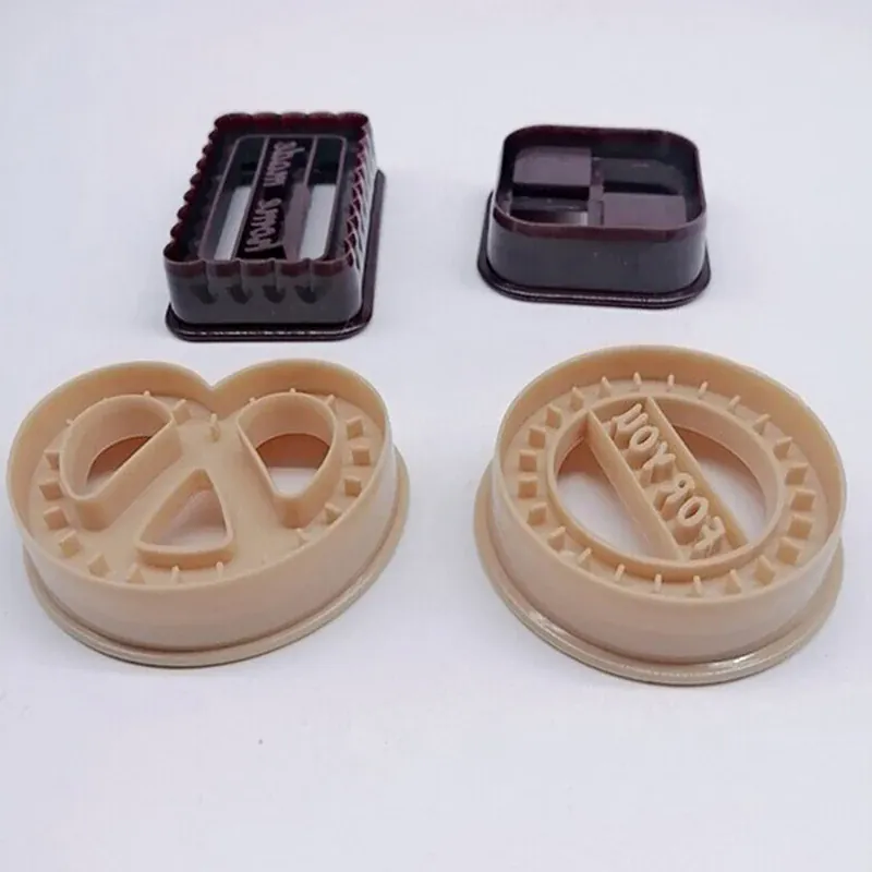 Emporte-pièces en plastique 4 pièces pour biscuits et gâteaux décoratifs