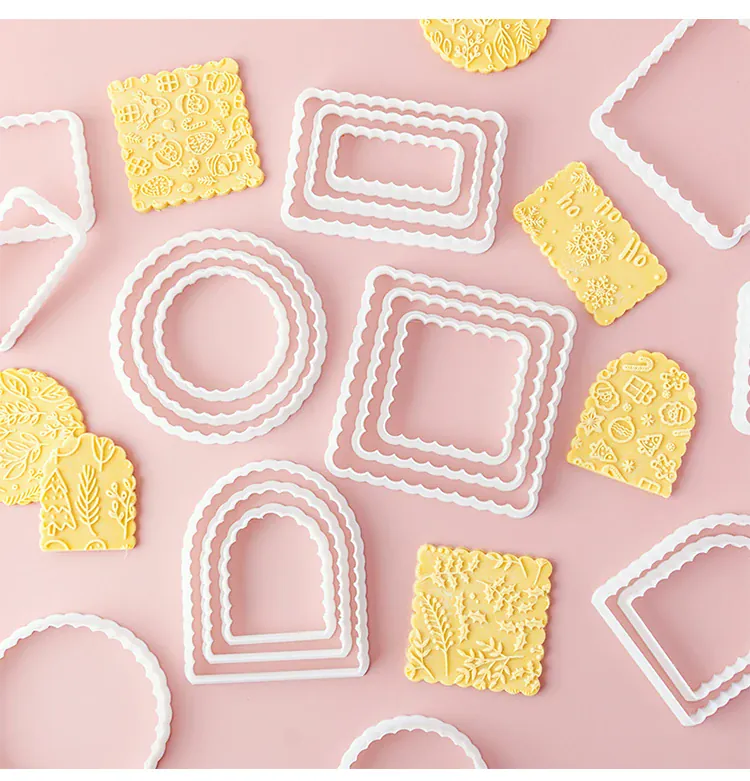 Emporte-pièces en Plastique - Set de 9 Formes Ondulées pour Gâteaux