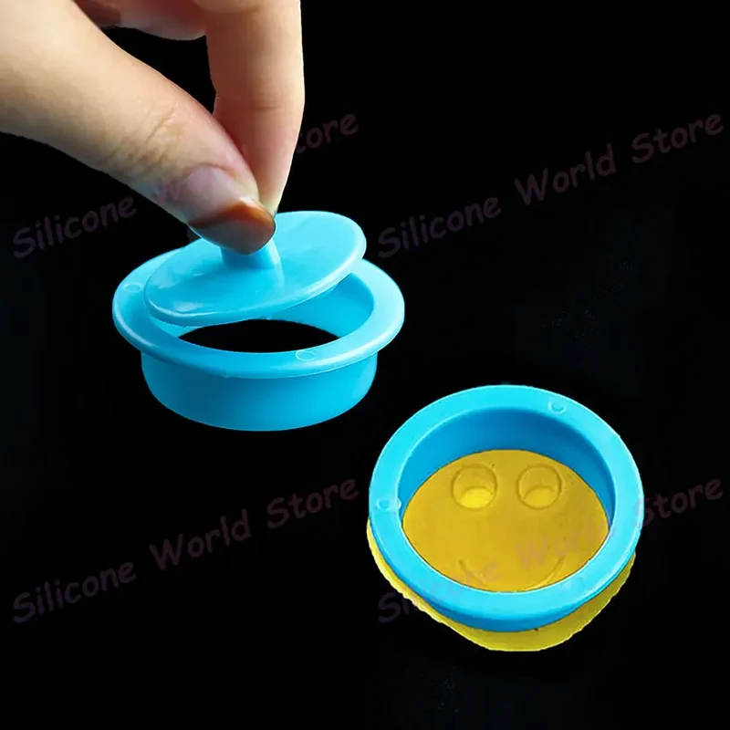 Emporte-pièce en silicone 13 pièces - Visages souriants pour pâtisserie