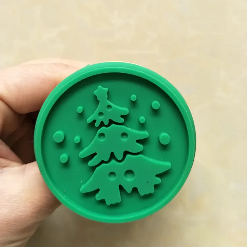 Emporte-pièces à biscuits avec motifs sourires et lapins - Set de 8 pièces