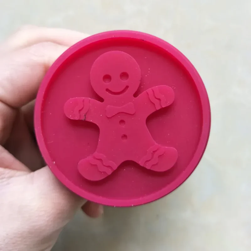 Emporte-pièces à biscuits avec motifs sourires et lapins - Set de 8 pièces