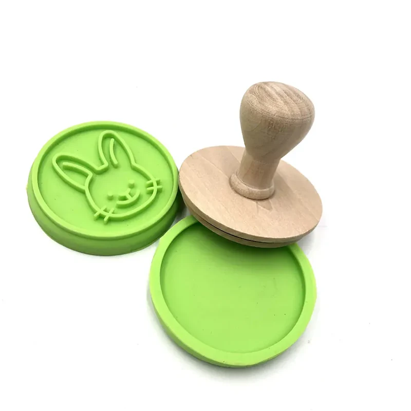 Emporte-pièces à biscuits avec motifs sourires et lapins - Set de 8 pièces