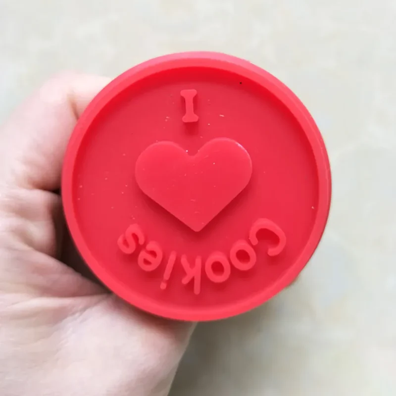 Emporte-pièces à biscuits avec motifs sourires et lapins - Set de 8 pièces