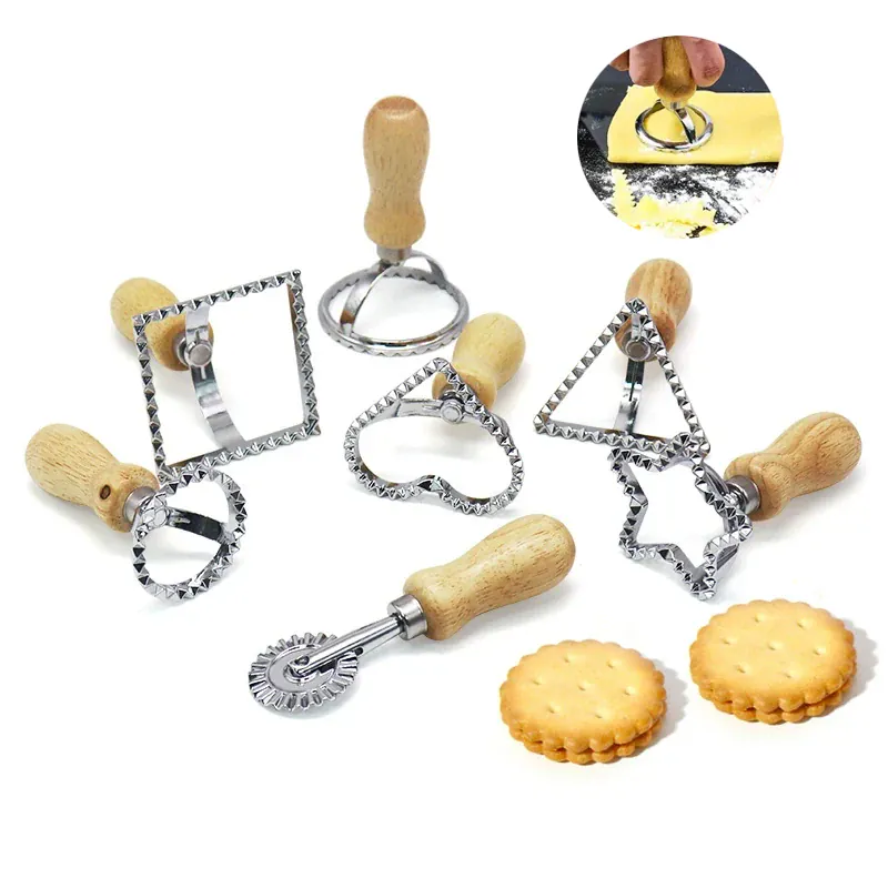 Emporte-pièces à pâtisserie en inox - Set de 6 moules avec poignée en bois