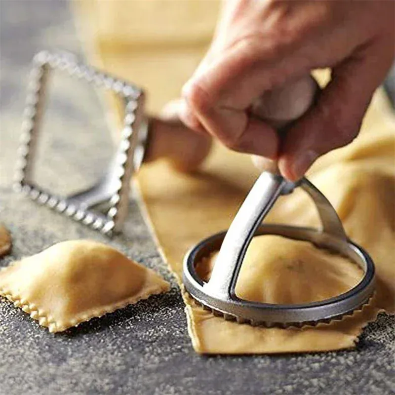 Emporte-pièces à pâtisserie en inox - Set de 6 moules avec poignée en bois