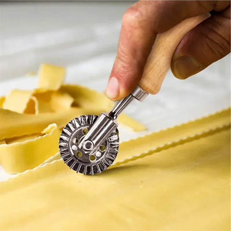 Emporte-pièces à pâtisserie en inox - Set de 6 moules avec poignée en bois