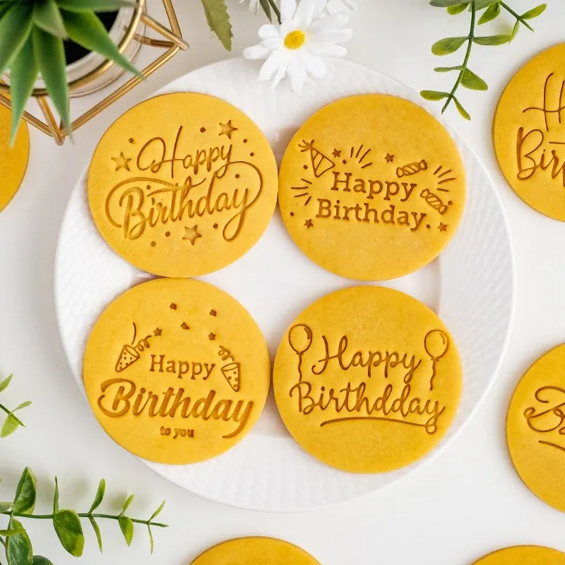 Emporte-pièces à biscuits "Joyeux Anniversaire" - Set de 6 pièces décoratives