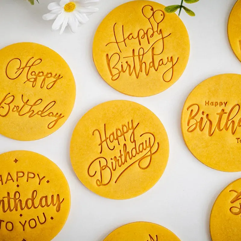 Emporte-pièces à biscuits "Joyeux Anniversaire" - Set de 6 pièces décoratives