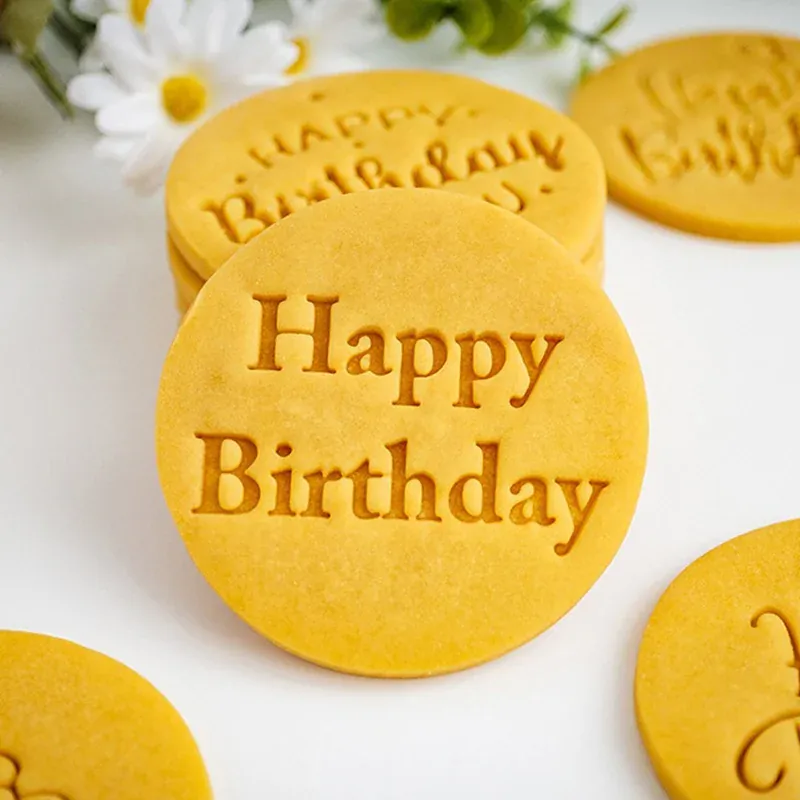 Emporte-pièces à biscuits "Joyeux Anniversaire" - Set de 6 pièces décoratives