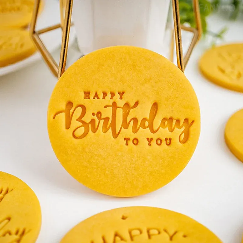 Emporte-pièces à biscuits "Joyeux Anniversaire" - Set de 6 pièces décoratives