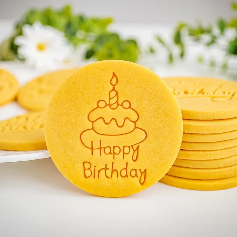 Emporte-pièces à biscuits "Joyeux Anniversaire" - Set de 6 pièces décoratives