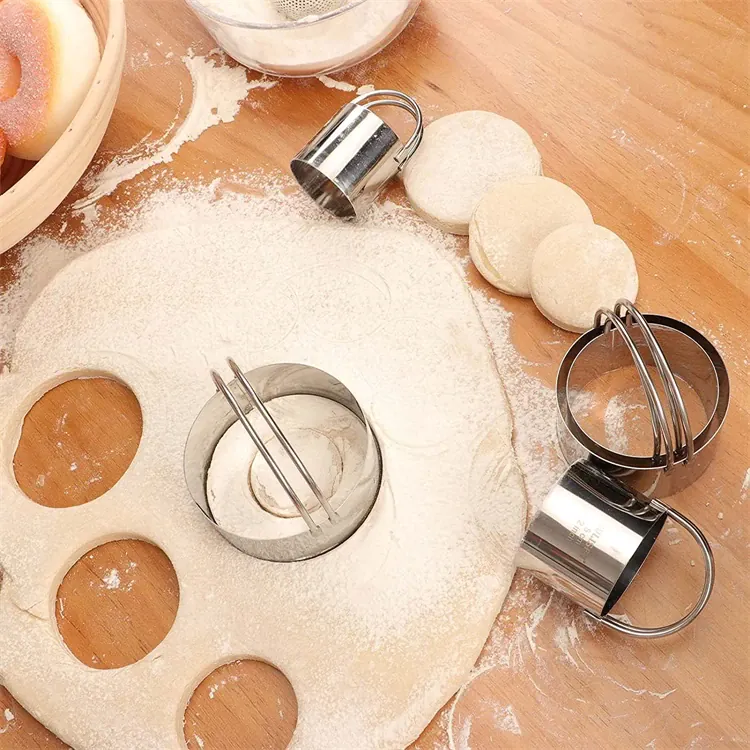 Emporte-pièces à biscuits en acier inoxydable - Set de 5 cercles avec poignée