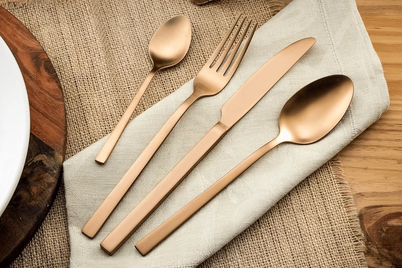 Ménagère 16 couverts de table Amefa Square en acier inoxydable 18/0 - Finition cuivre