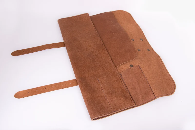 Bolsa cuchillos de piel y herrajes metálicos capacidad 5 piezas