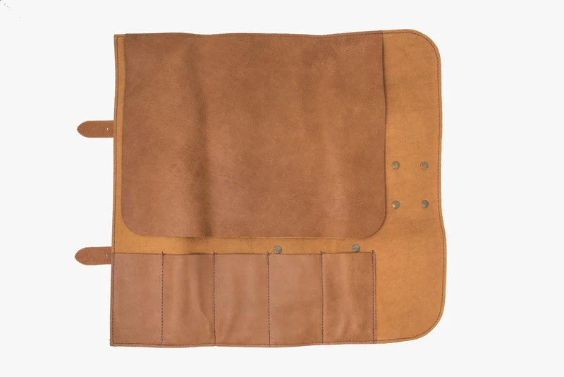 Bolsa cuchillos de piel y herrajes metálicos capacidad 5 piezas