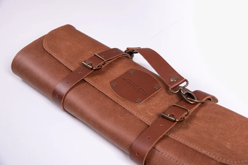 Bolsa cuchillos de piel y herrajes metálicos capacidad 10 piezas