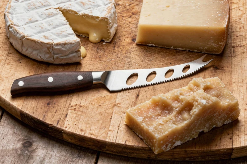 Couteau à fromage 13cm Guillaume Leonard Cuistot en acier inoxydable et bois de santal rouge