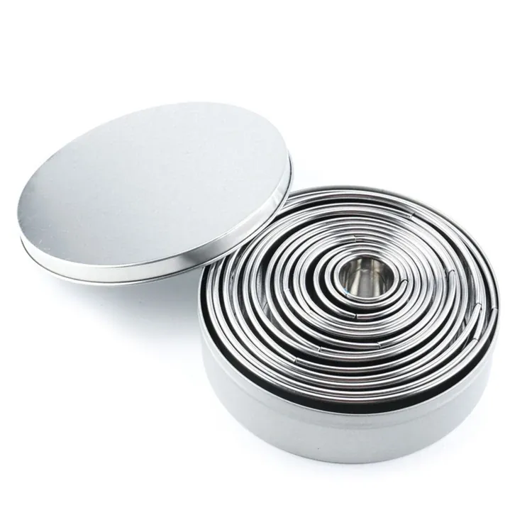 Set de 14 emporte-pièces en acier inoxydable pour biscuits et gâteaux