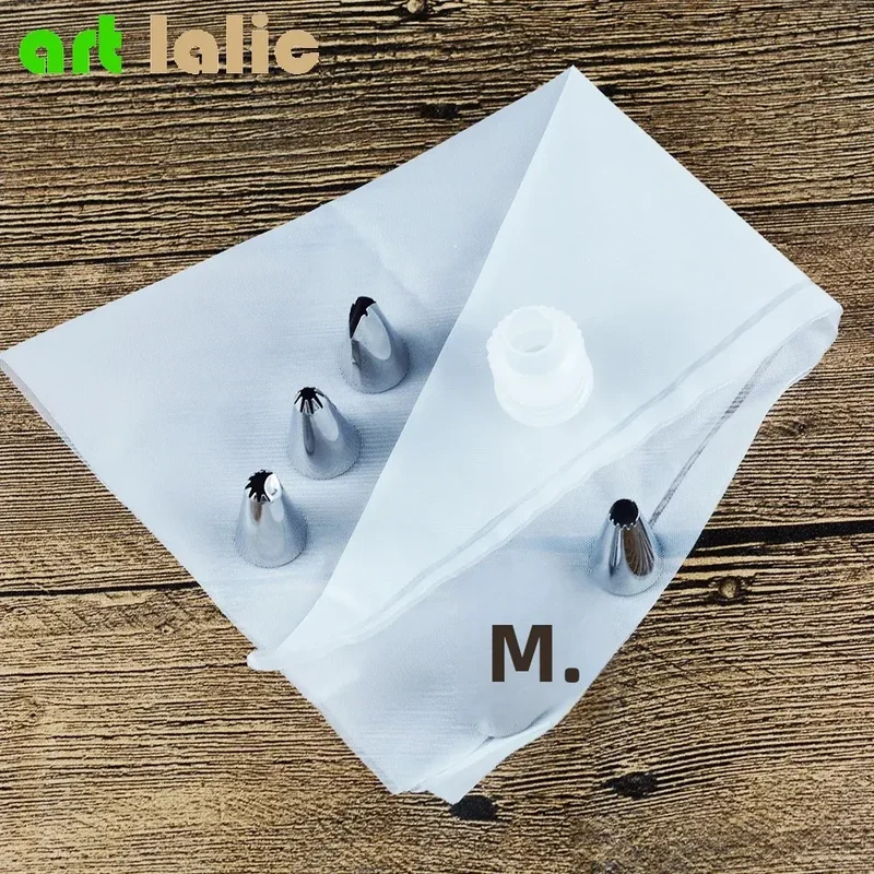 Set de 8 accessoires de pâtisserie en silicone et inox pour décoration de gâteaux