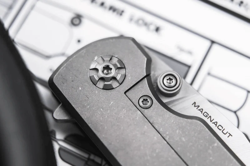 Couteau pliant Böker Sherman EDC 110665 manche en carbone noir 10,3cm