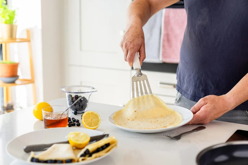 Spatule de cuisine ajourée Kitchen Aid en acier inoxydable 31,5cm