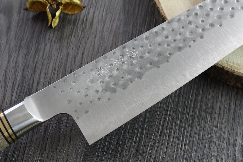 Couteau de chef japonais artisanal forgé Takeshi Saji R2 Tsuchime 24cm