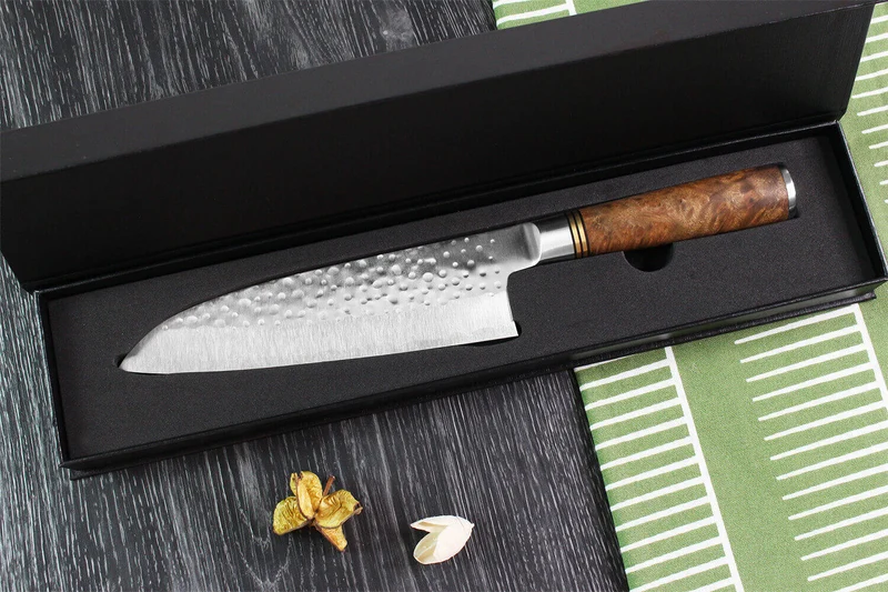 Couteau santoku japonais artisanal forgé Takeshi Saji R2 Tsuchime 16,5cm