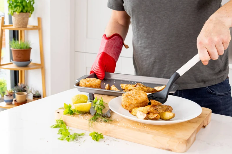 Spatule ajourée Kitchen Aid en nylon 34cm