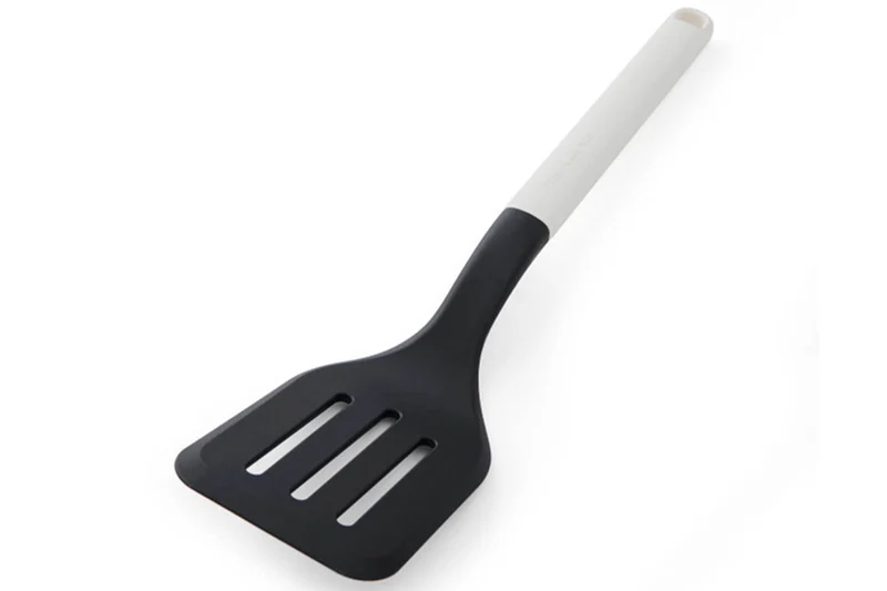 Spatule ajourée Kitchen Aid en nylon 34cm
