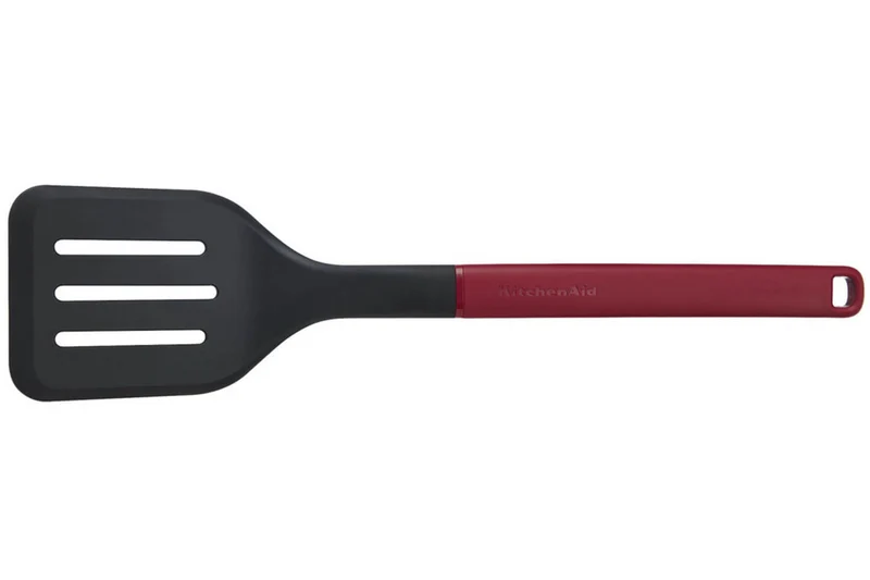 Spatule ajourée Kitchen Aid en nylon 34cm