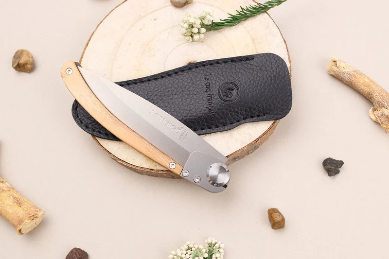 Couteau pliant Le Coq Français Rivière artisanal manche bois d'olivier 11,5cm + étui