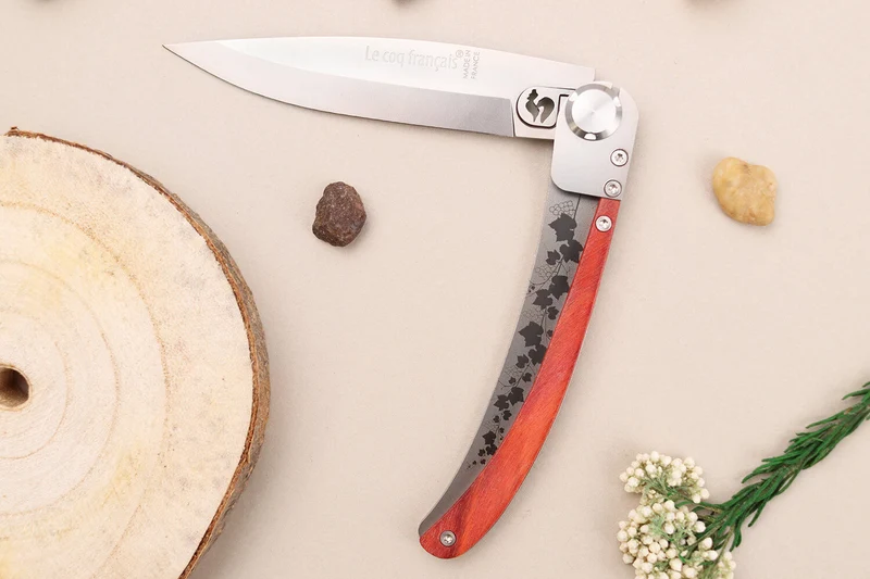 Couteau pliant Le Coq Français Bordeaux Red Heart artisanal manche bois rouge 11,5cm + étui