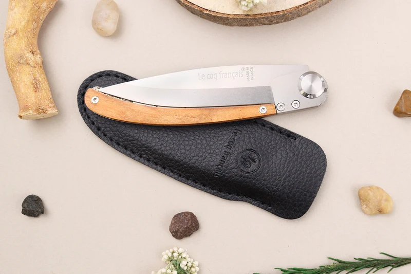 Couteau pliant Le Coq Français Paris artisanal manche bois d'olivier 11,5cm + étui